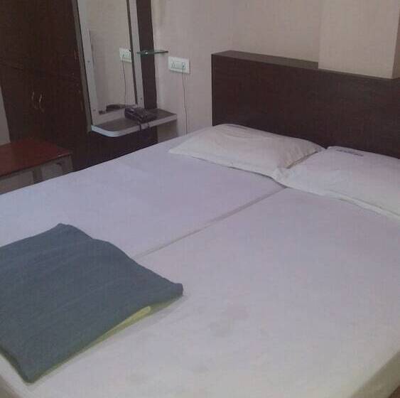 Hotel Iroomz Nagamayuri