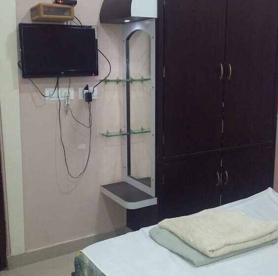 Hotel Iroomz Nagamayuri