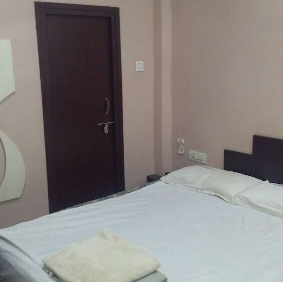 Hotel Iroomz Nagamayuri