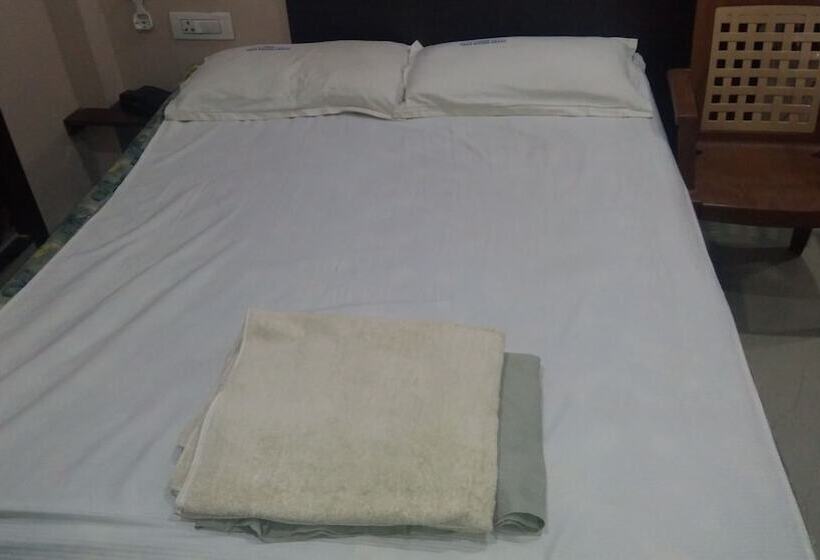 Hotel Iroomz Nagamayuri