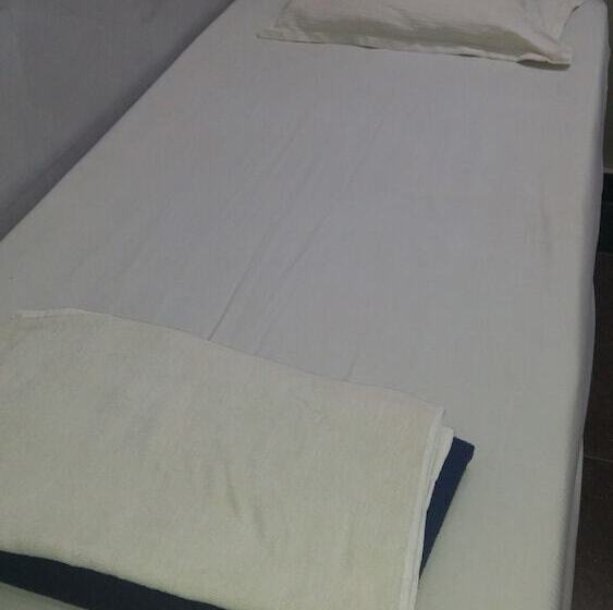 Hotel Iroomz Nagamayuri