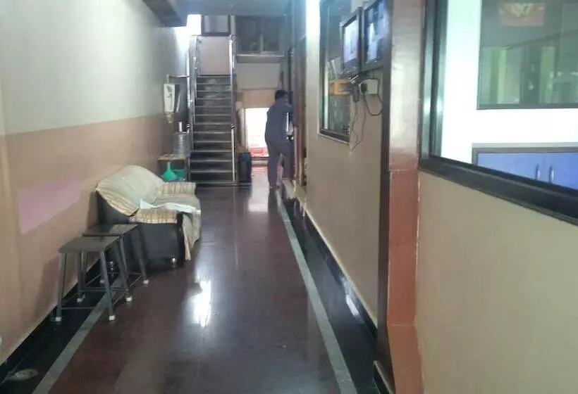 Hotelli Iroomz Nagamayuri