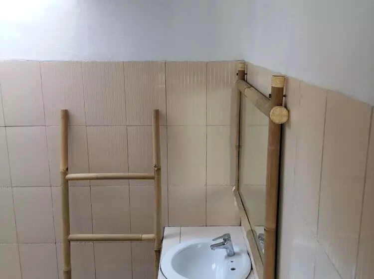 ホテル Laba Laba Bungalow