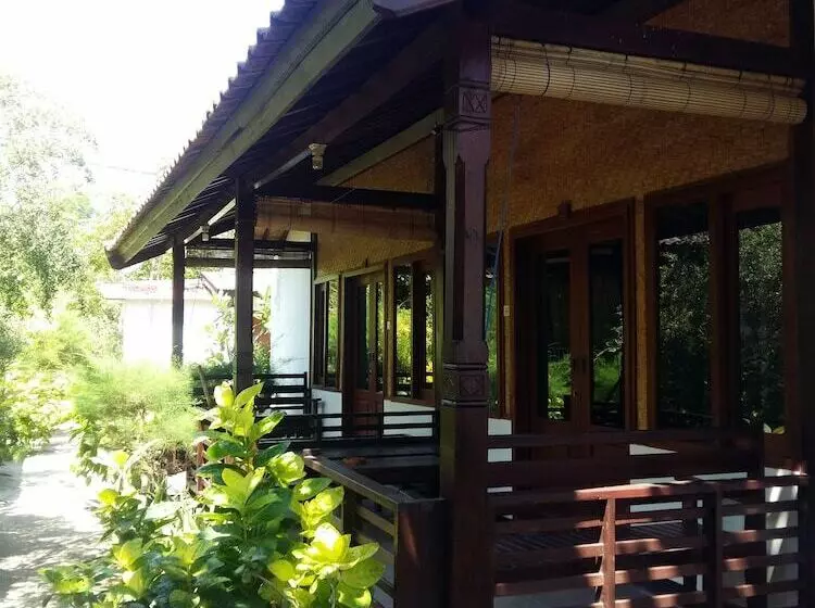 ホテル Laba Laba Bungalow