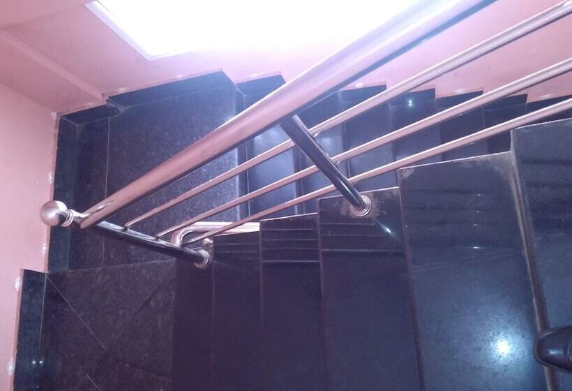 Iroomz Hotel New Ss Inn