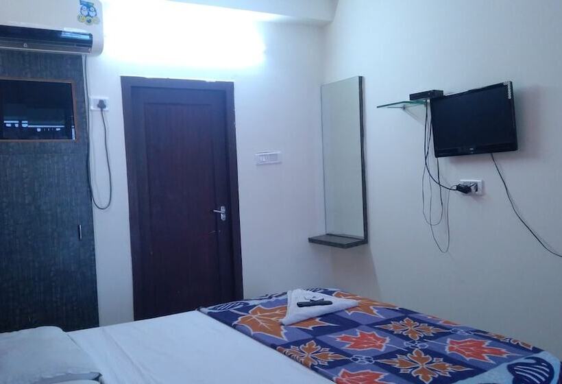 Iroomz Hotel New Ss Inn