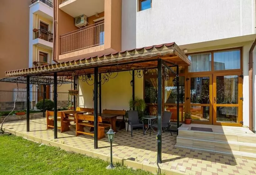 Majatalo Dafinka Guest House