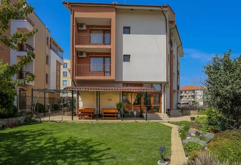 Majatalo Dafinka Guest House