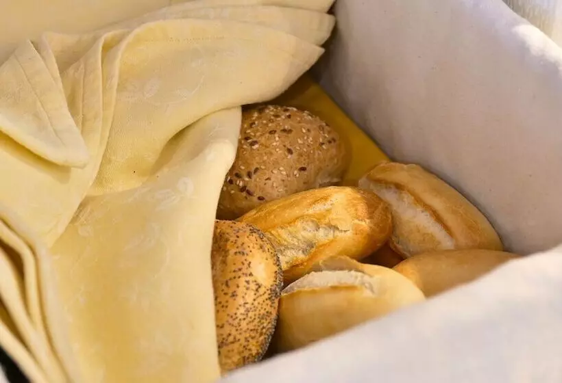 فندق Amadeus By First