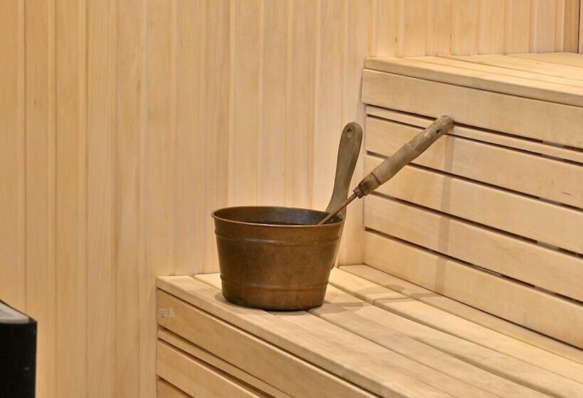 هتل Amadeus By First