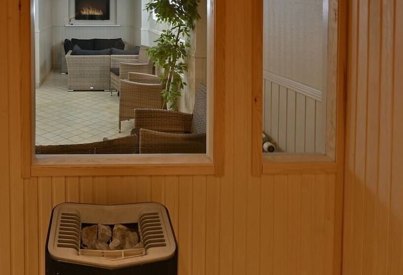 هتل Amadeus By First