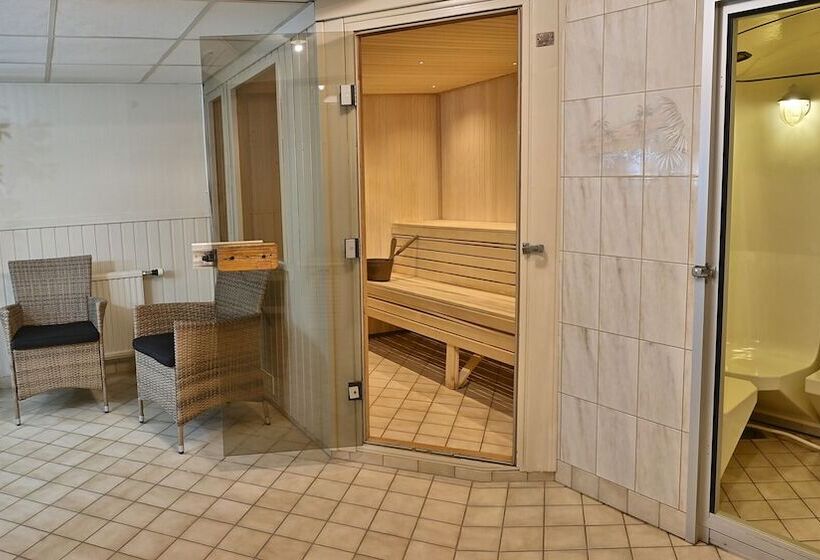 هتل Amadeus By First