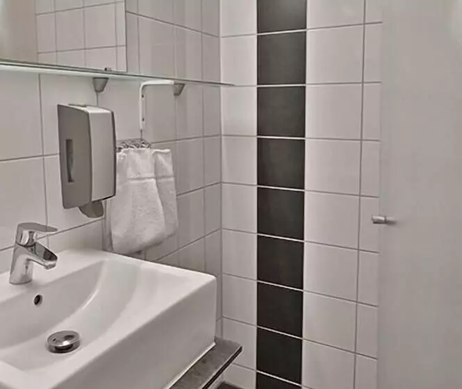 فندق Amadeus By First