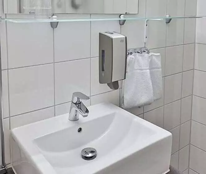 فندق Amadeus By First