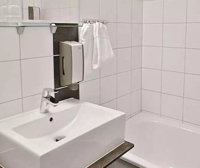 فندق Amadeus By First