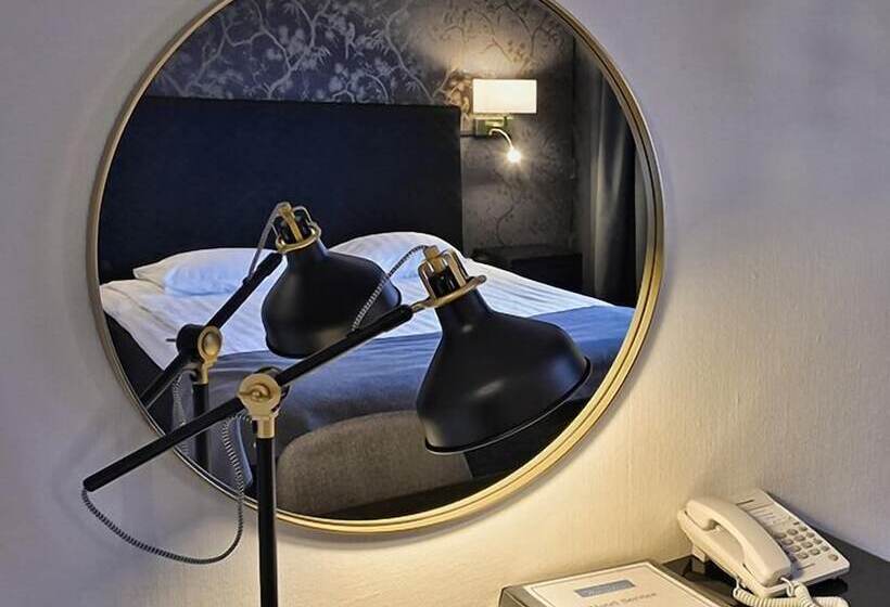 هتل Amadeus By First