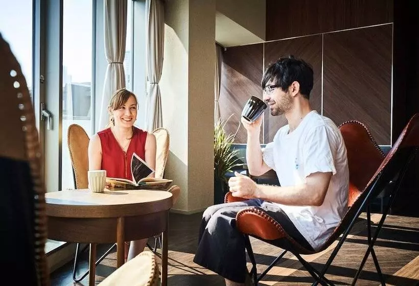 &and Hostel Hommachi East