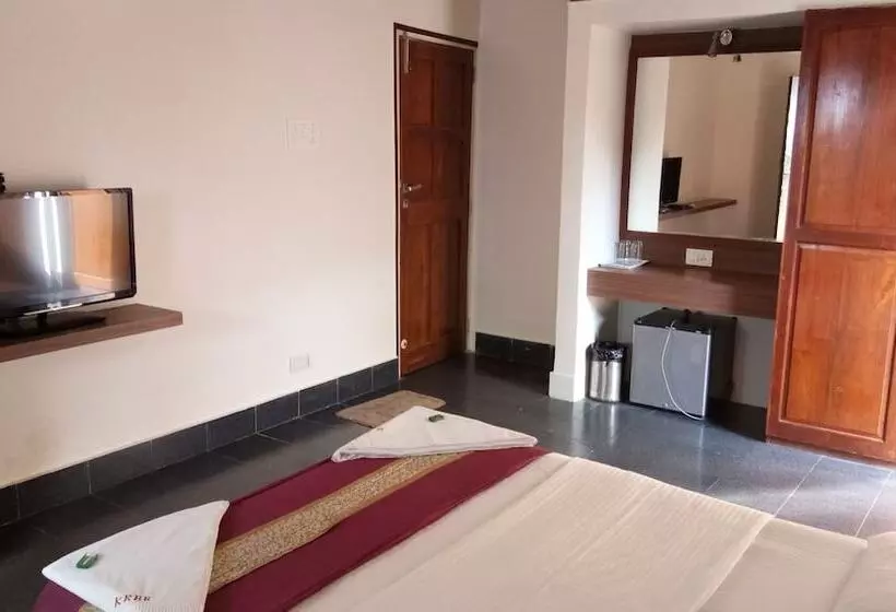 Hotelli Fabexpress Royal Baga Residency