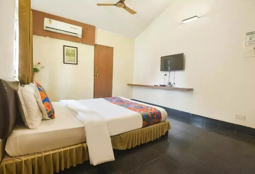 Hotelli Fabexpress Royal Baga Residency