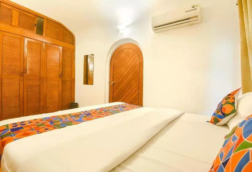 Hotelli Fabexpress Royal Baga Residency