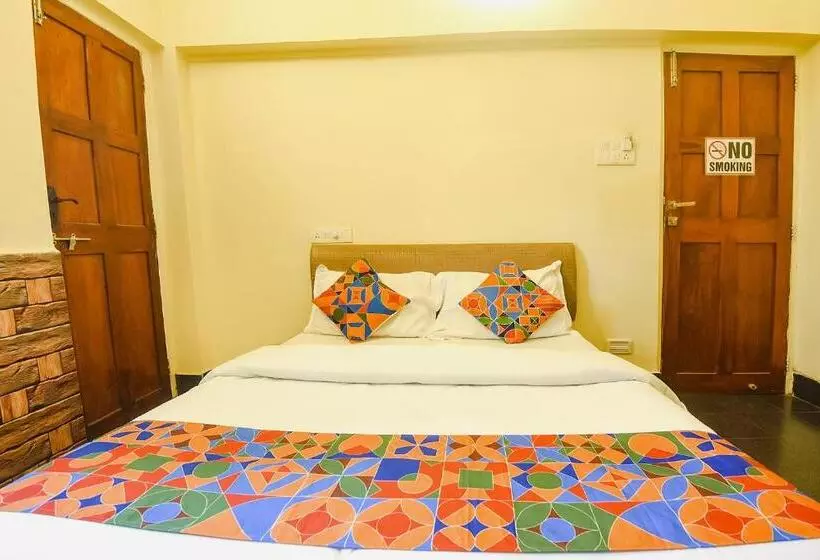 Hotelli Fabexpress Royal Baga Residency