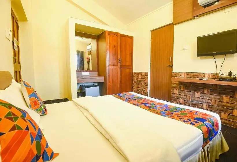 Hotelli Fabexpress Royal Baga Residency