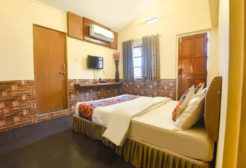 Hotelli Fabexpress Royal Baga Residency