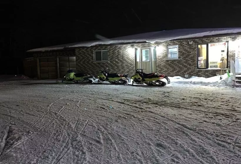 ホテル Travelodge By Wyndham Cochrane