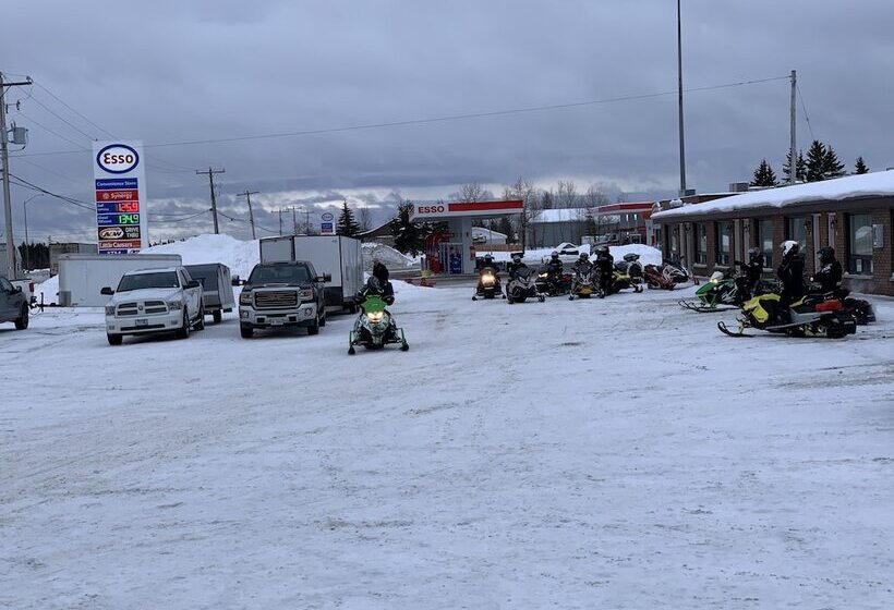 ホテル Travelodge By Wyndham Cochrane