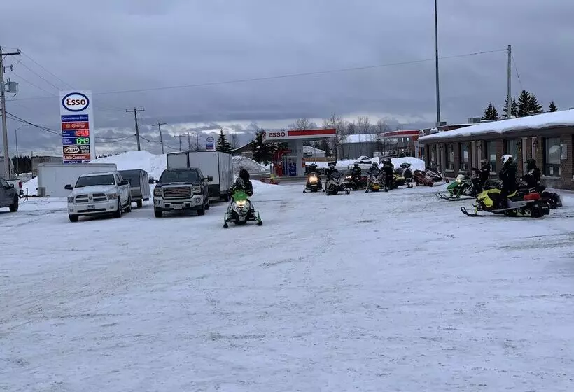 ホテル Travelodge By Wyndham Cochrane