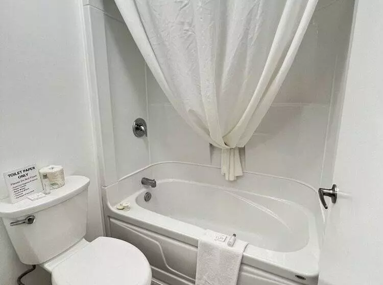 ホテル Travelodge By Wyndham Cochrane