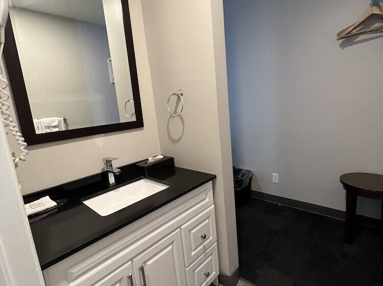 ホテル Travelodge By Wyndham Cochrane