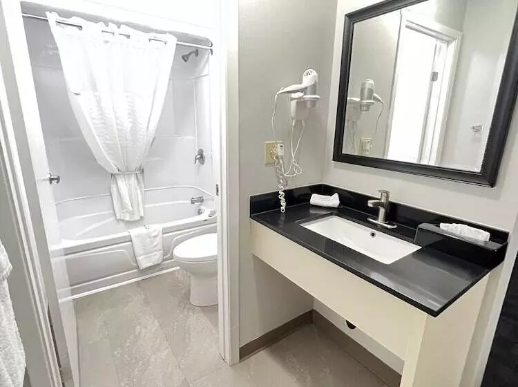 ホテル Travelodge By Wyndham Cochrane