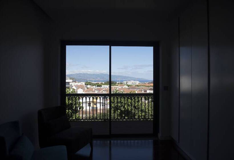 هتل Volcanic Charming House