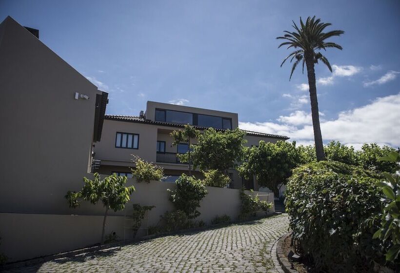 هتل Volcanic Charming House