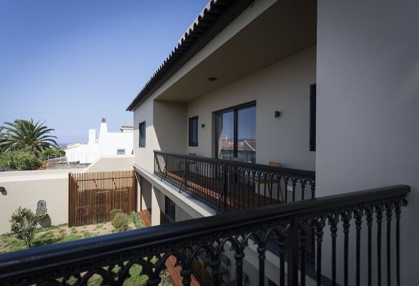 هتل Volcanic Charming House