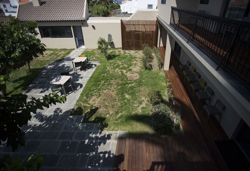 هتل Volcanic Charming House