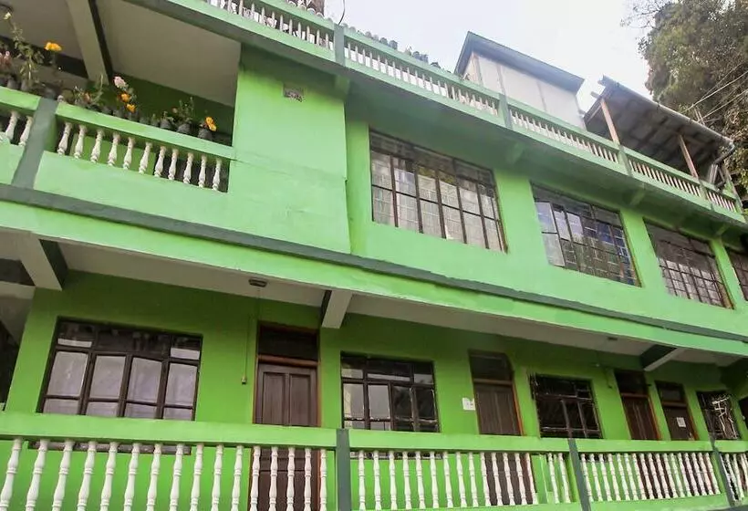 هتل Batasia Loop By Oyo Rooms