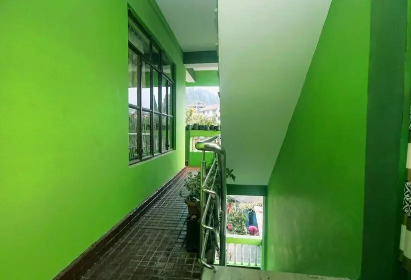 هتل Batasia Loop By Oyo Rooms