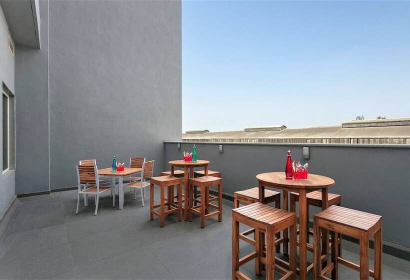 Отель Ginger Sanand