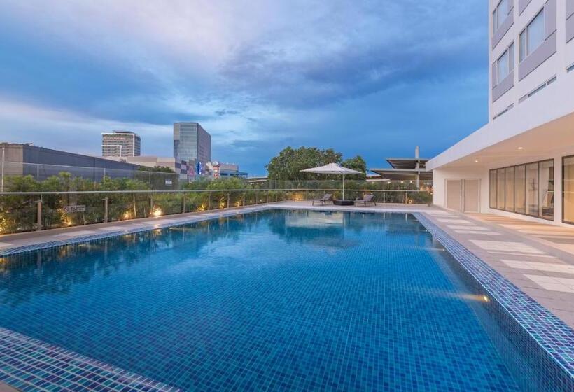 هتل Parkinn By Radisson Iloilo