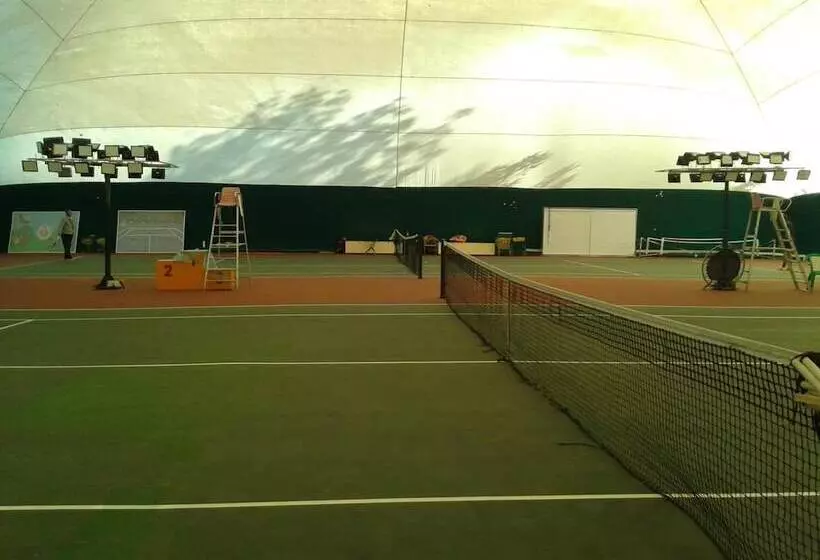 هتل Tennis Academy