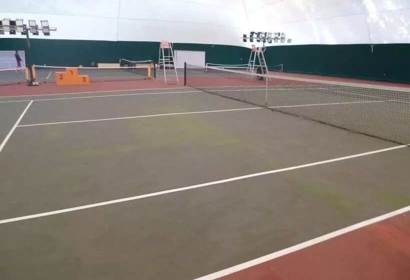 هتل Tennis Academy
