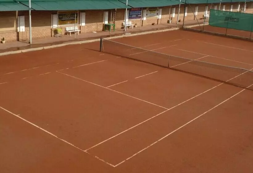 هتل Tennis Academy