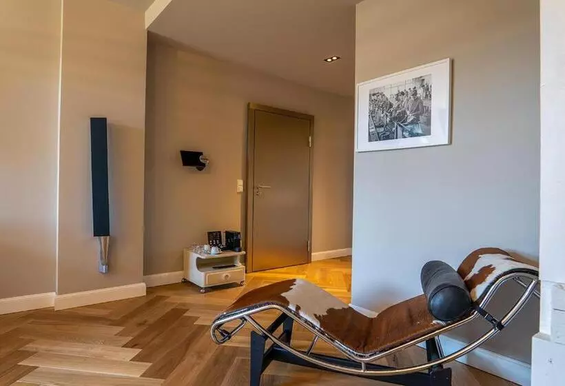 Hotelli Villa Glanzstoff