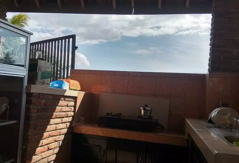 Aamiaismajoitus (B&B) De Lungguh Family Homestay