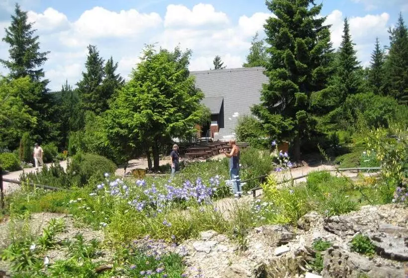 Hotelli Pension Haus Flora