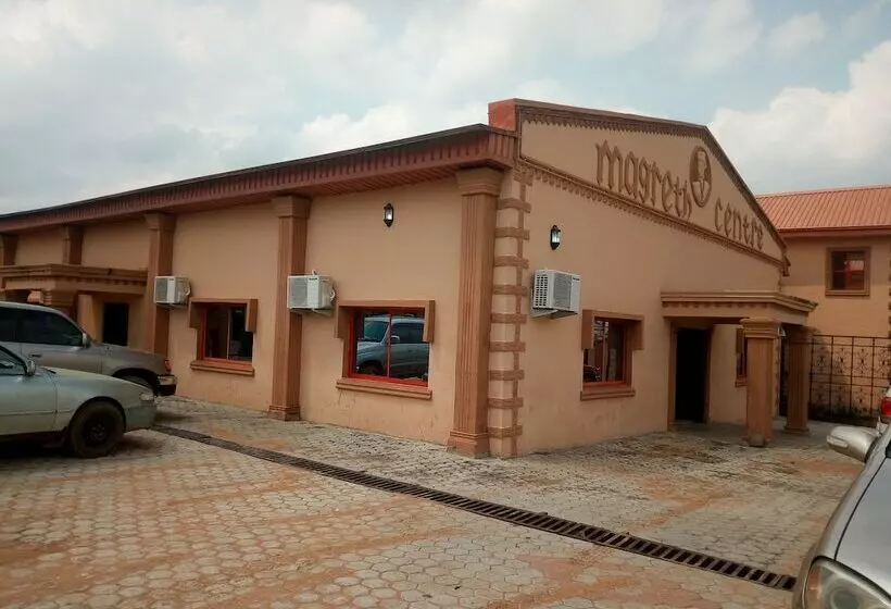 هتل Magreth Event Centre &