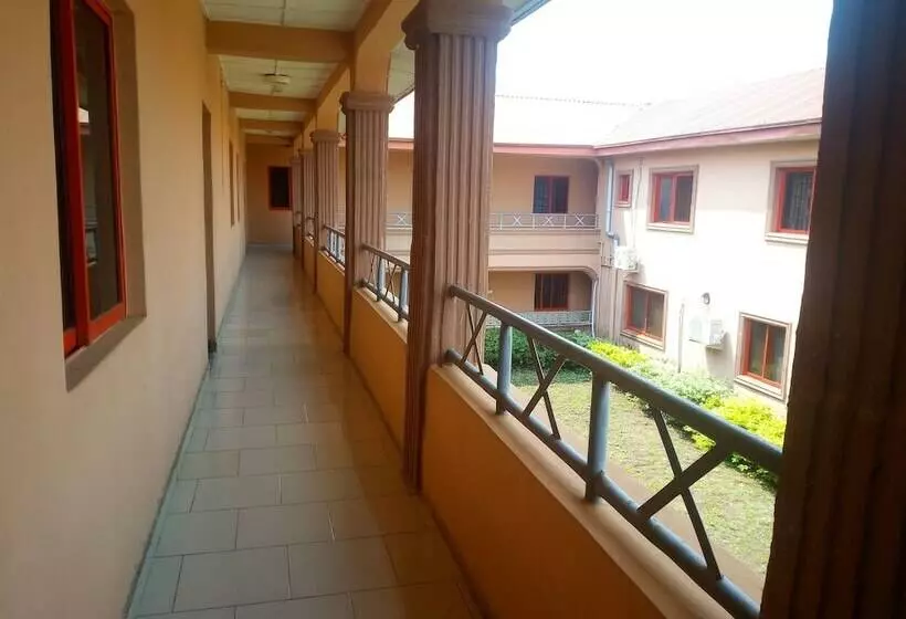 هتل Magreth Event Centre &