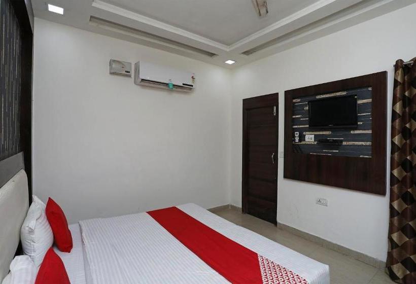 בית מלון כפרי Vanaya Palace By Oyo Rooms